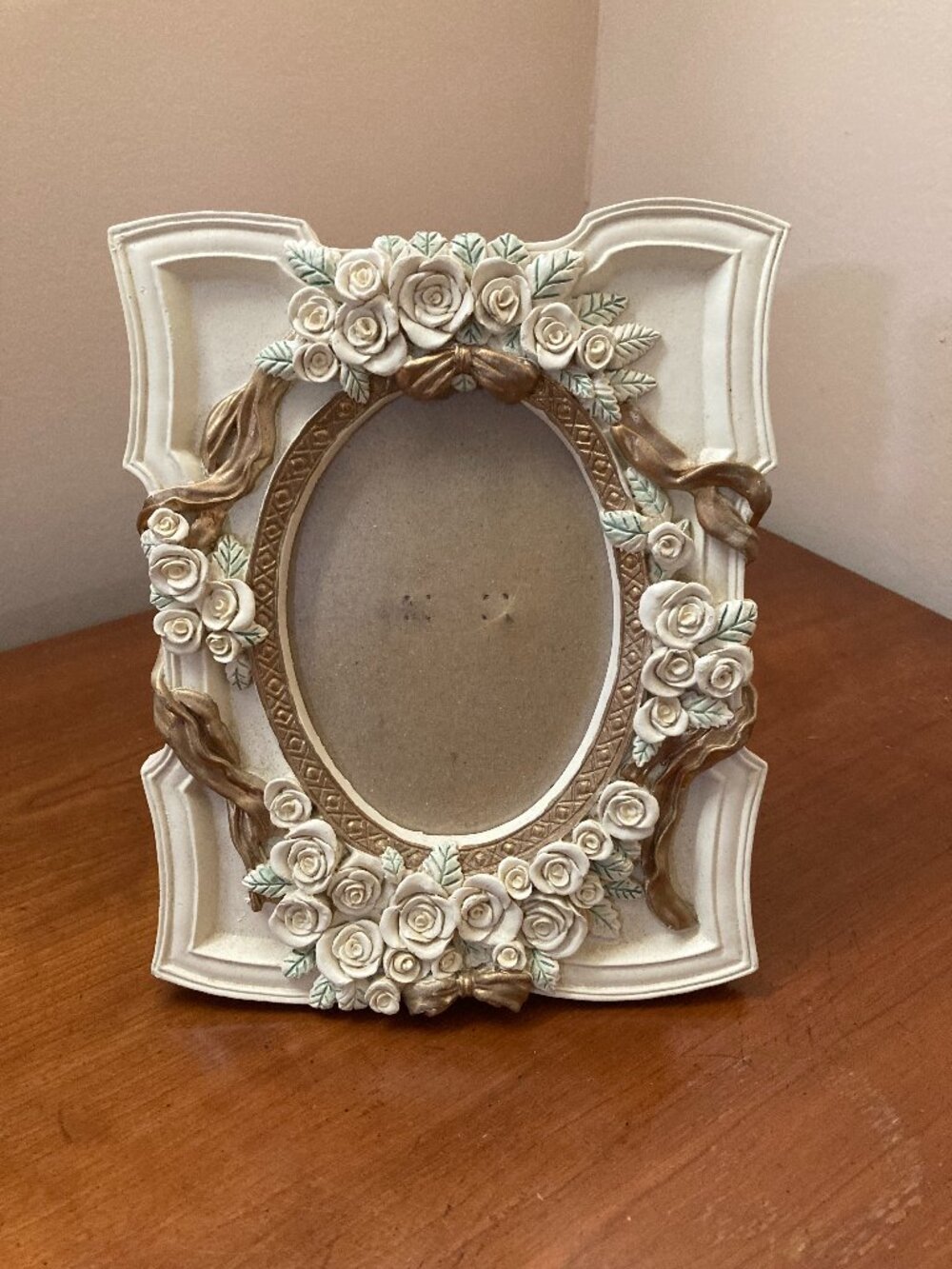 Vintage Oval Picture Frame Floral Pattern 5x7 Cream Gold